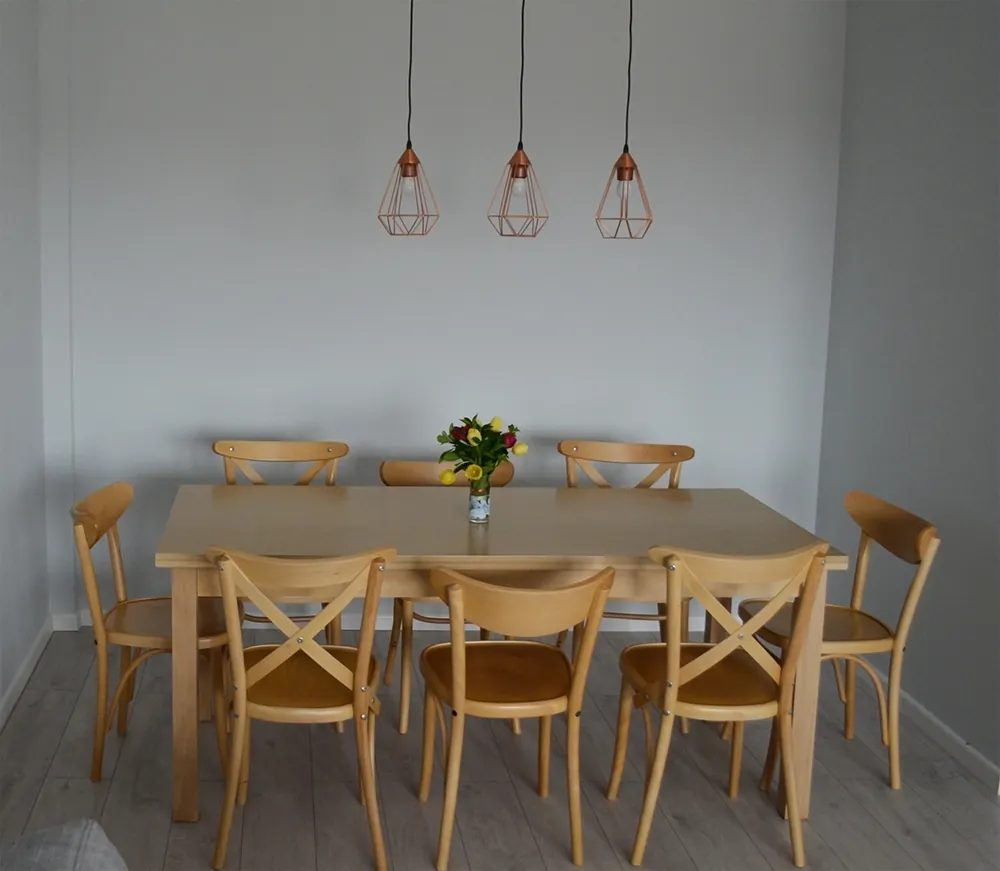 Juego de mesa Country II con ocho sillas curvas