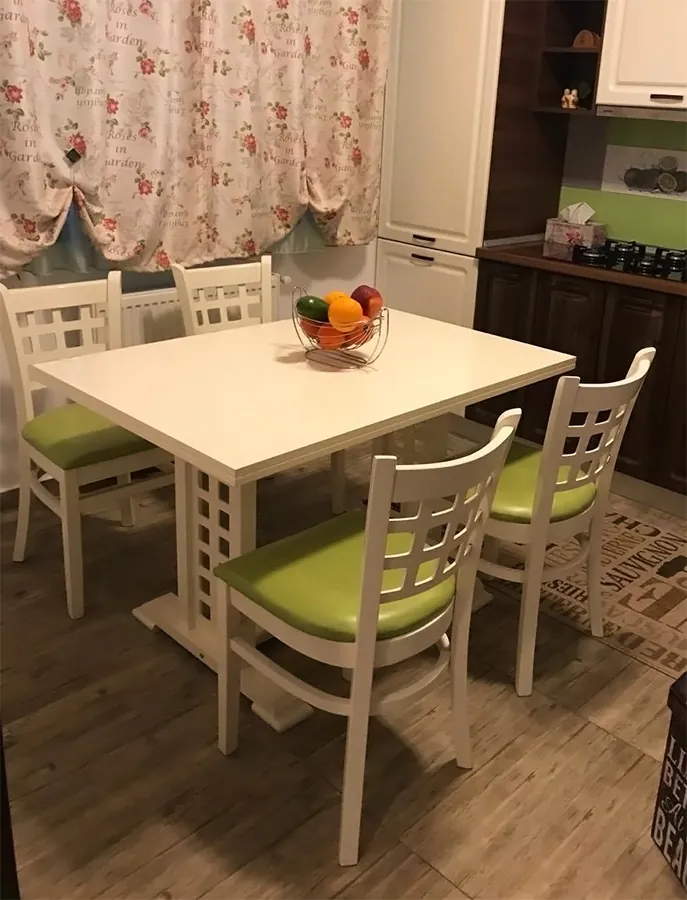 Sillas MD170 con mesa MD170D